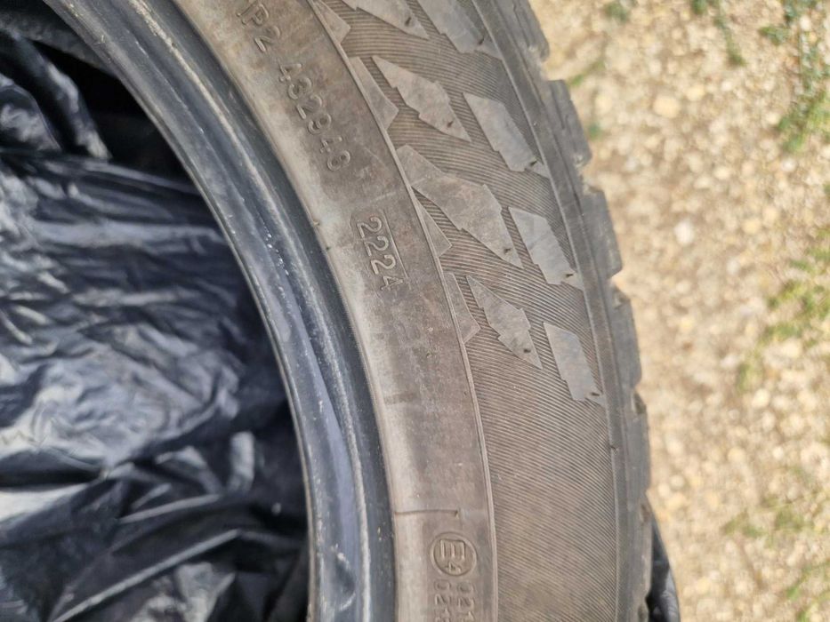 Vând anvelope Nokian 215/55/17