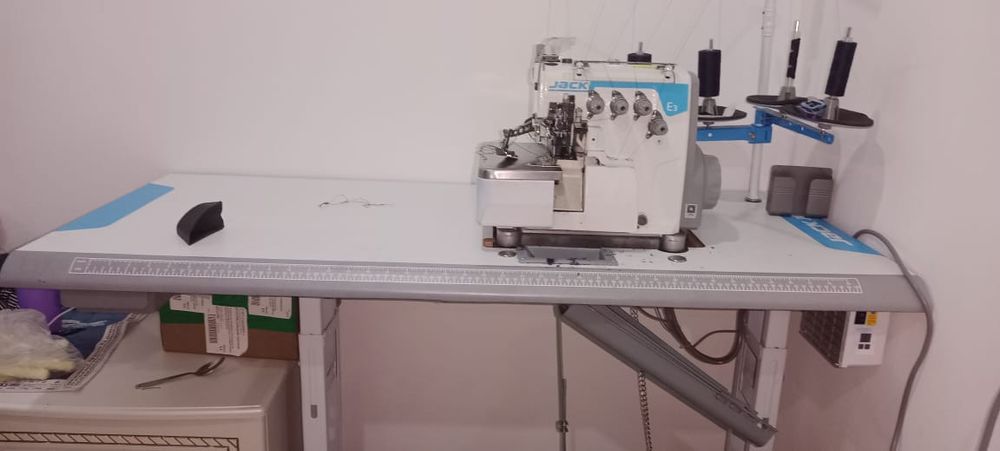 Швеиная машина Jak