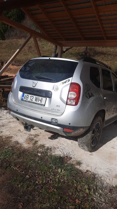 Vând Dacia Duster