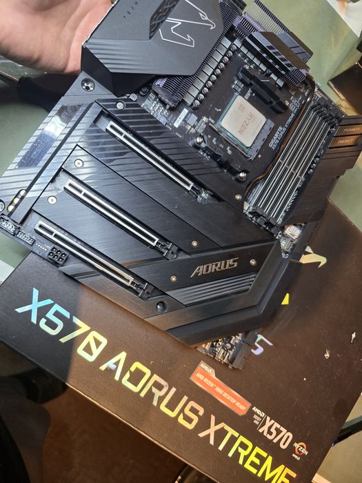 Vand procesor Ryzen 5950x+placă de bază aorus x570 xtreme