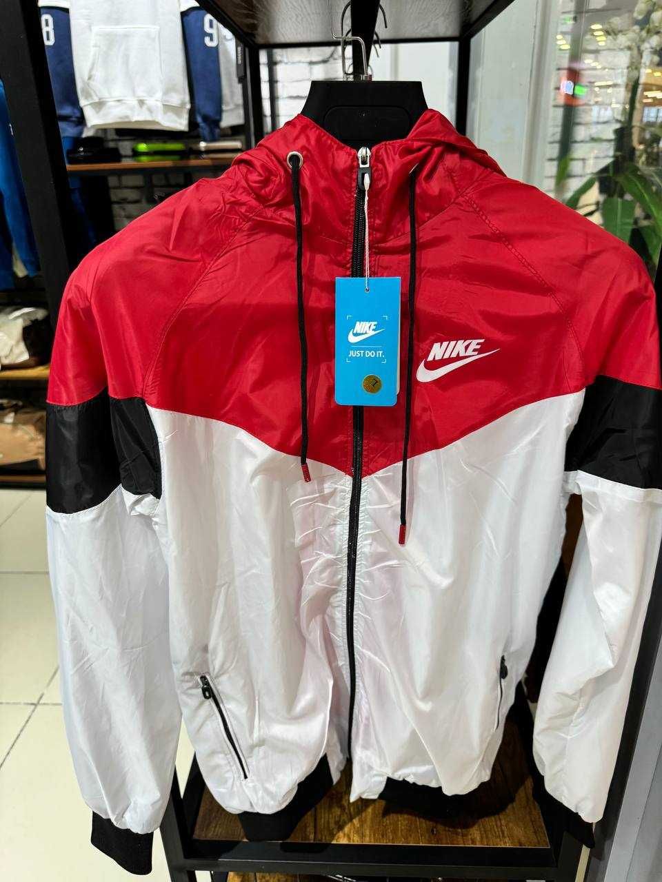 Ветровка тонкая спортивная куртка с капюшоном летняя олимпийка бомбер