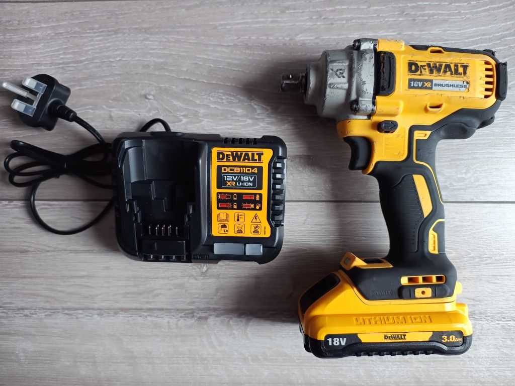 DeWalt DCF894 pistol cu impact 
3 moduri de setare pentru