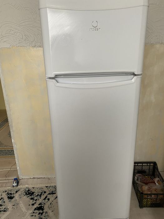 Холодильник indesit