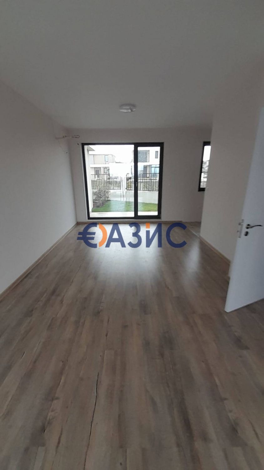 Къща с 2 спални в комплекс Victoria Avenue, 112 кв.м. + 200 кв.м. двор