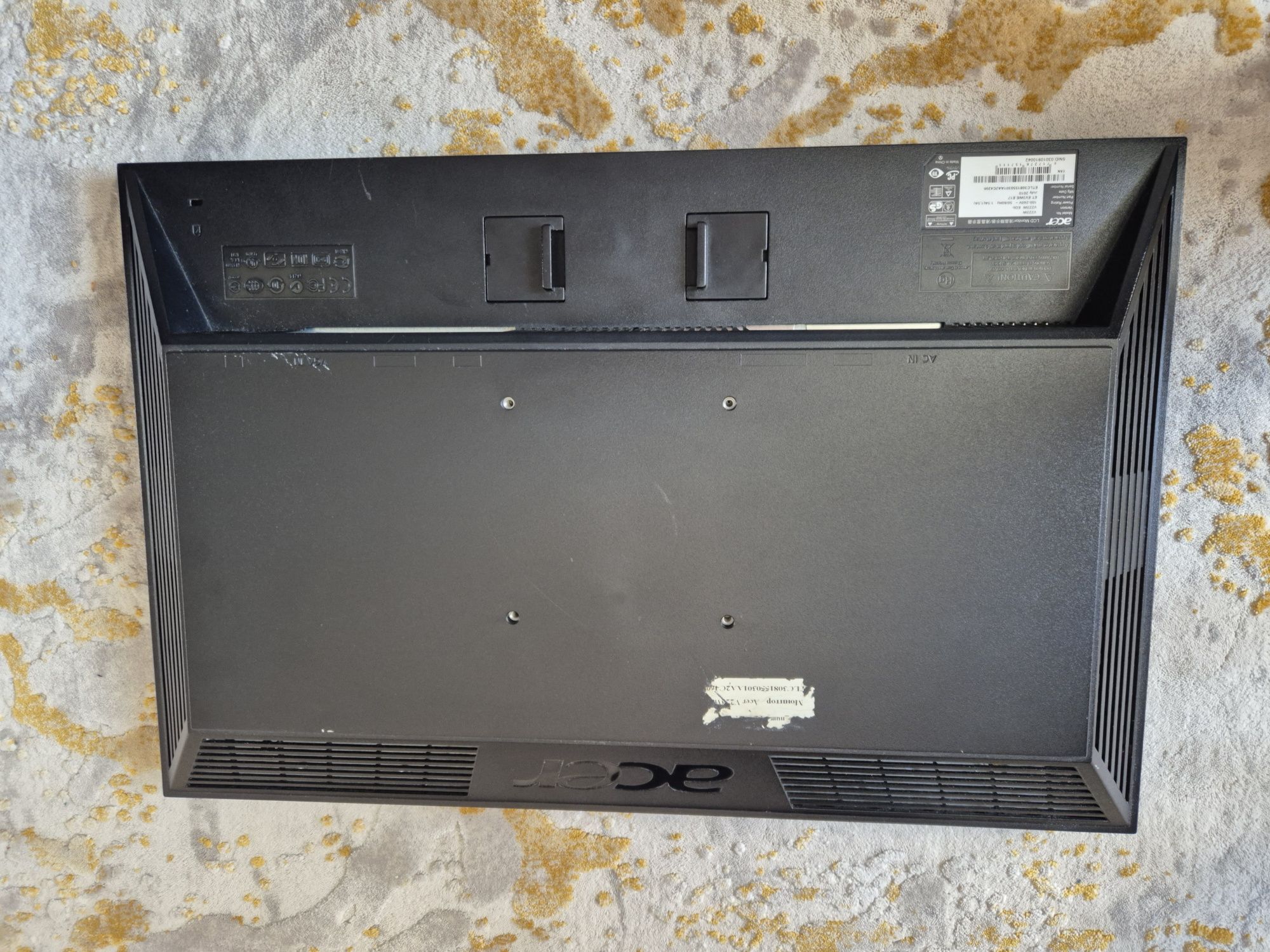 Продам монитор acer v223w