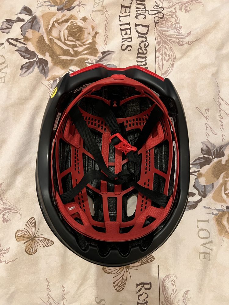 Велосипедна каска GIRO Vanquish MIPS