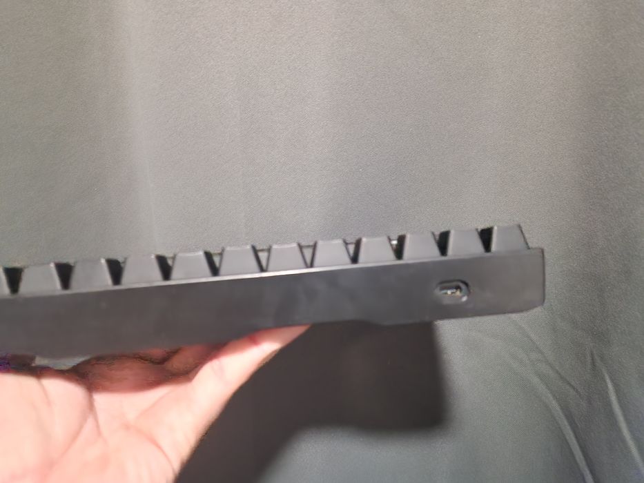 Tastatură mecanică NOS C650 RGB 65% – compactă