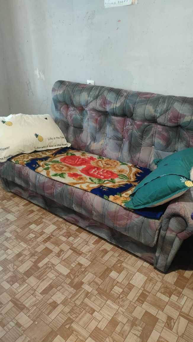 Продам кровать, диван с креслами