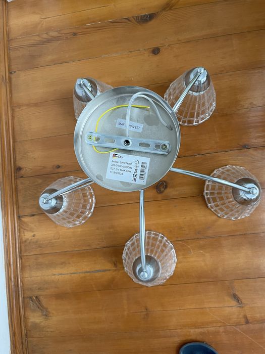 Люстра  в отличном состоянии