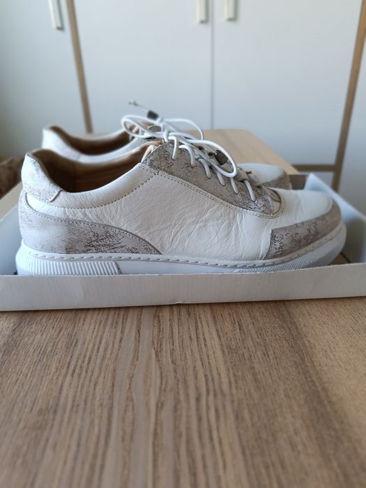 Спортни обувки от естествена кожа