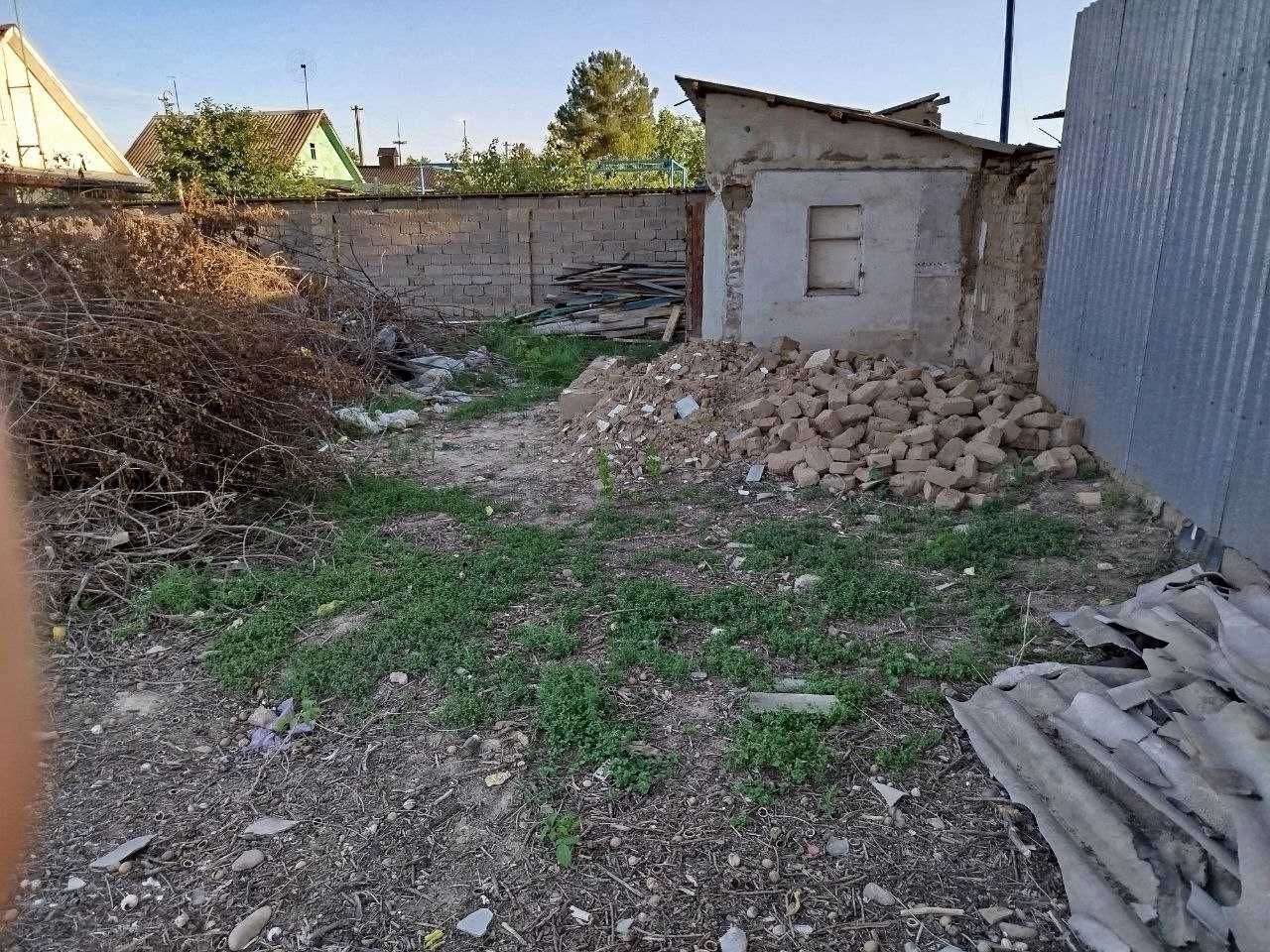 Дача недалеко от Ташкента,возле реки...