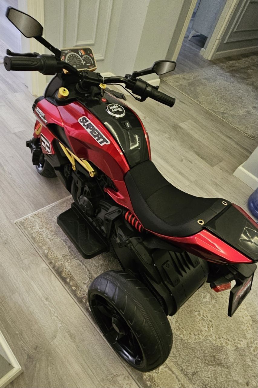 Yosh bolalar Elektr motosikli