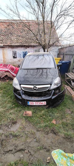 Vând Opel Zafira