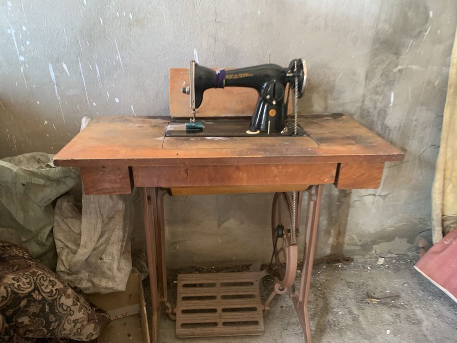 Швейная машинка Зингер