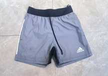 Adidas къси панталони S размер