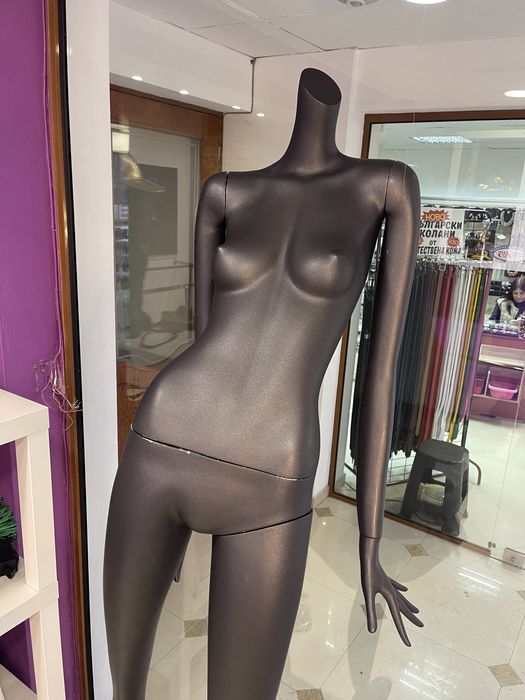 Екстравагантни манекени за дрехи- марка Ofaya