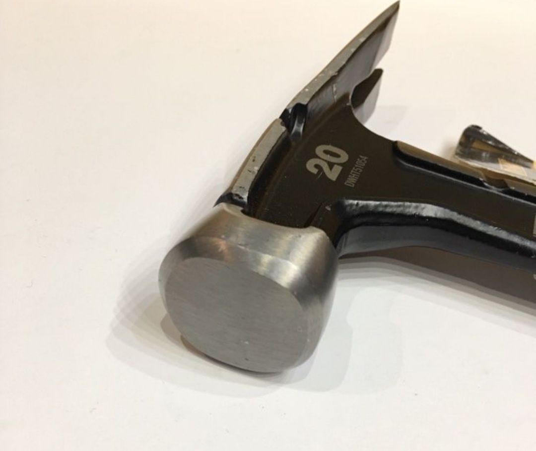 Стоманен Чук DeWALT 20oz  835гр.