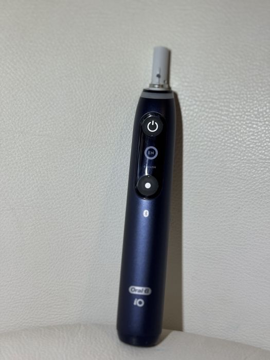 Periuta Oral B io7