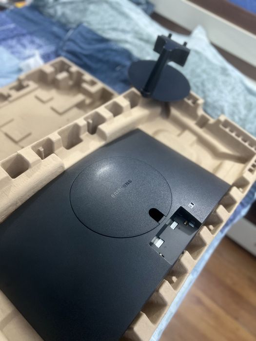 Monitor Samsung 24” 75Hz – Nou, nefolosit, cu cablu HDMI inclus