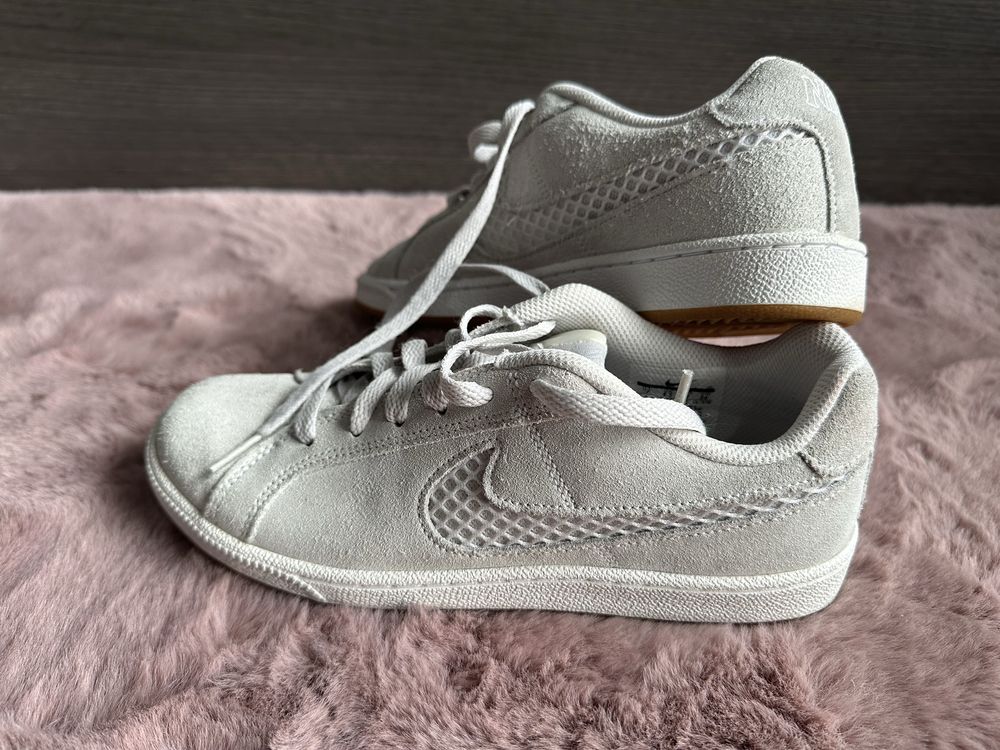 Боти, маратонки - Guess, Nike и др.