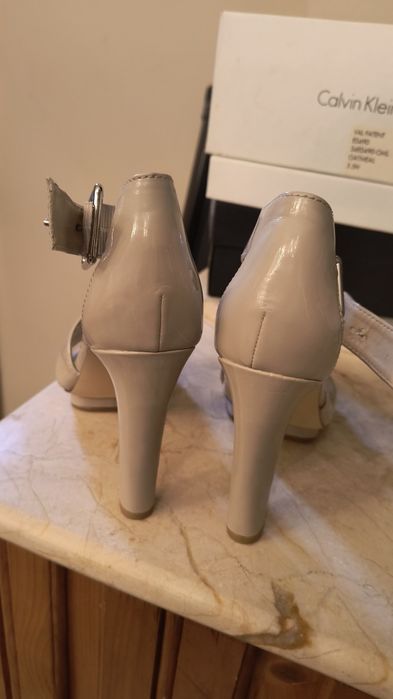 Sandale bej  Calvin Klein, cu toc, din piele naturala