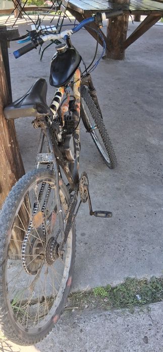 Vând bicicleta cu motor de 80cc pe gri stare perfecta nu are probleme