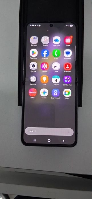 Vand samsung galaxi z flip4  in stare buna de functionare de