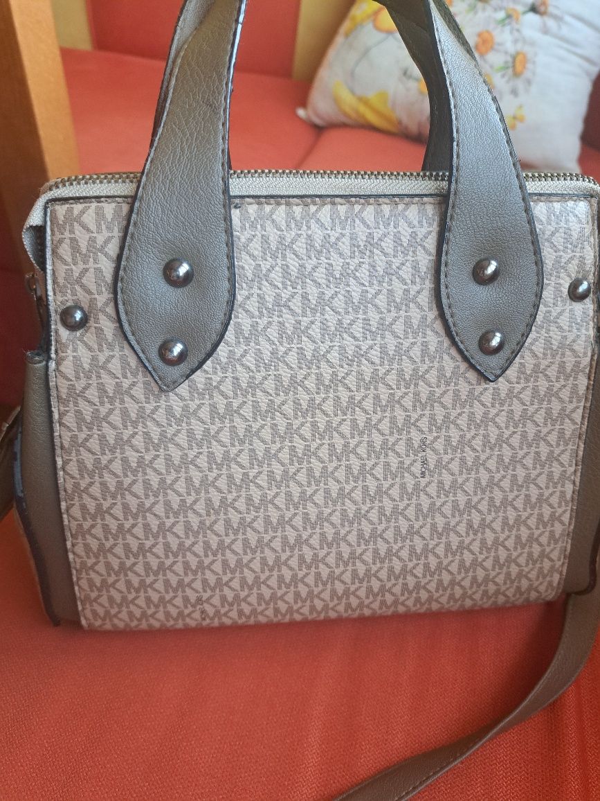 Чантичка Michael Kors