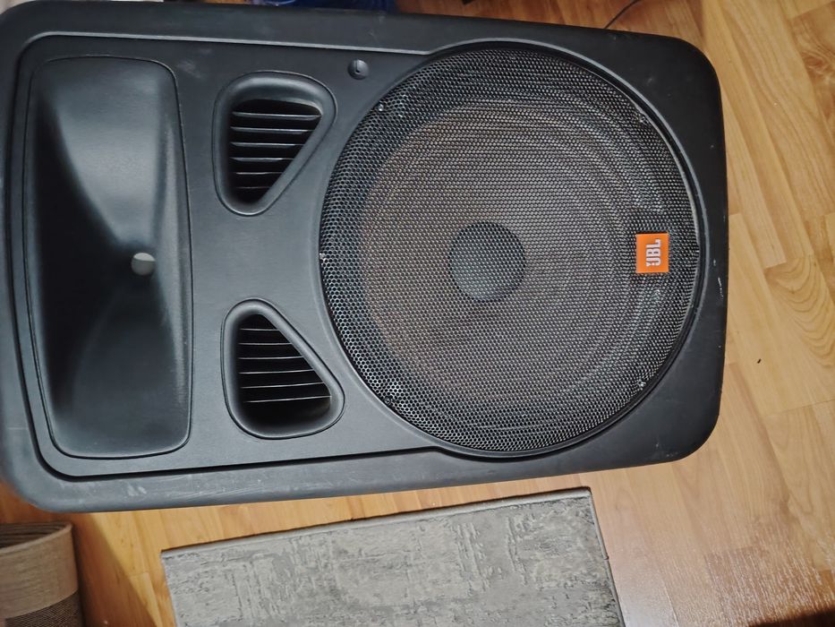Vând boxă activa jbl eon 15 Pak 800 e made in USA