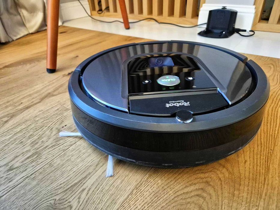 Продавам използвана прахосмукачка робот iRobot Roomba 975