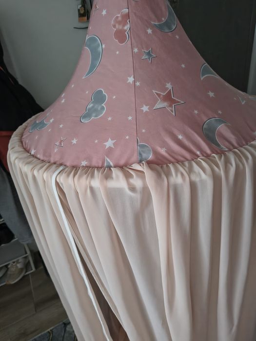 Baldachin de tavan cu vual roz