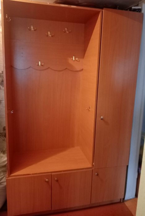 Продам прихожую шкаф