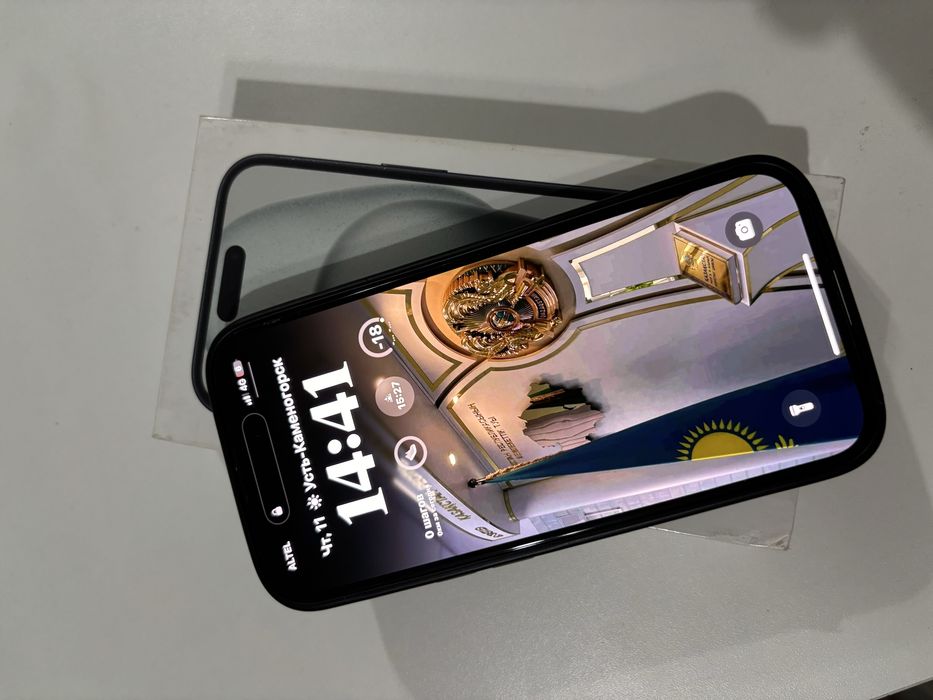 Срочно продам айфон 15