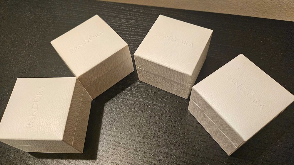 4 cutii mici Pandora, vintage