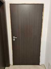 Дървена входна врата с каса
