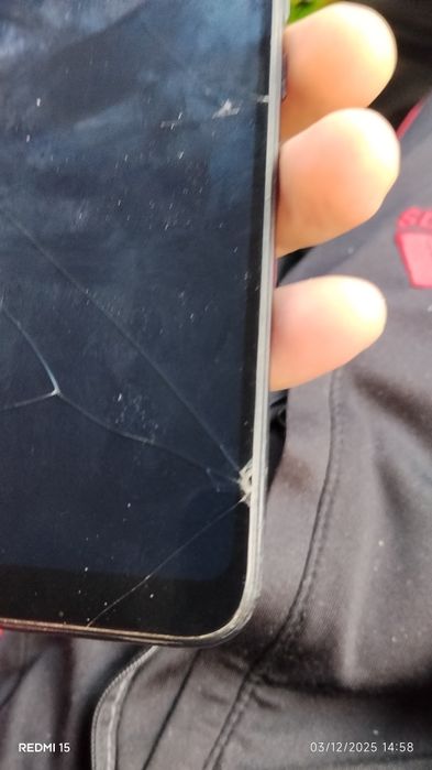 Redmi 7 qora 4/32 b.u ekranida singani bpr