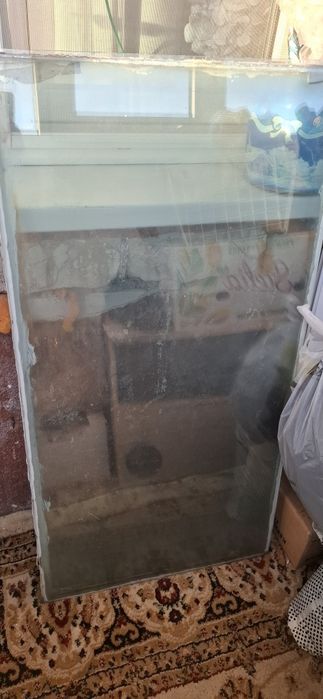 Отдам стекла оконные