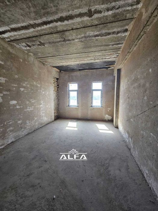 Buxoroda kvartira sotiladi 2 xonali 70m² 3-qavat.