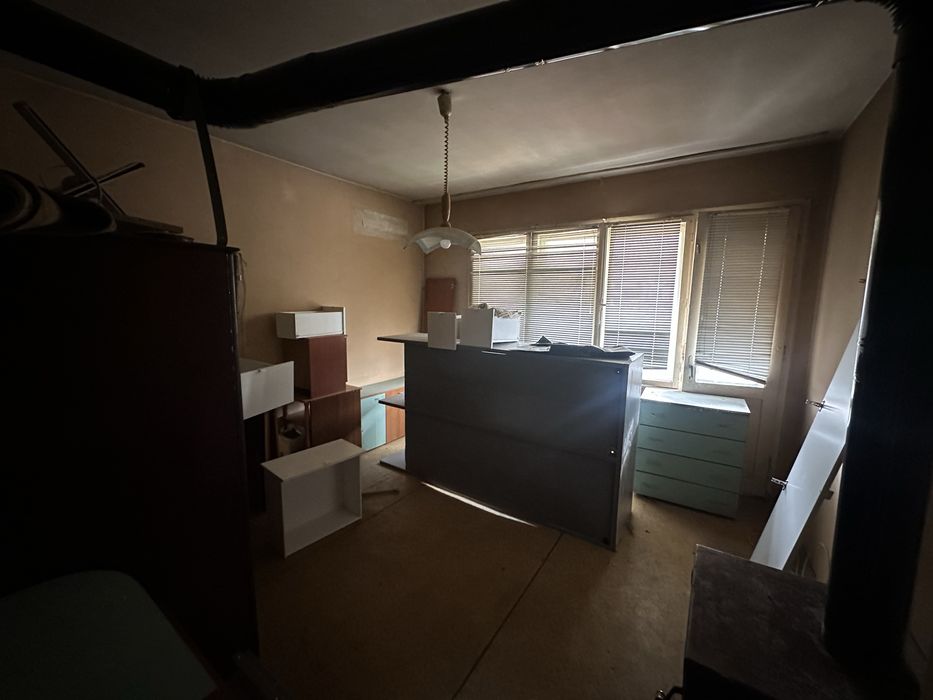 Самостоятелен етаж от двуетажна къща ,Център Добрич