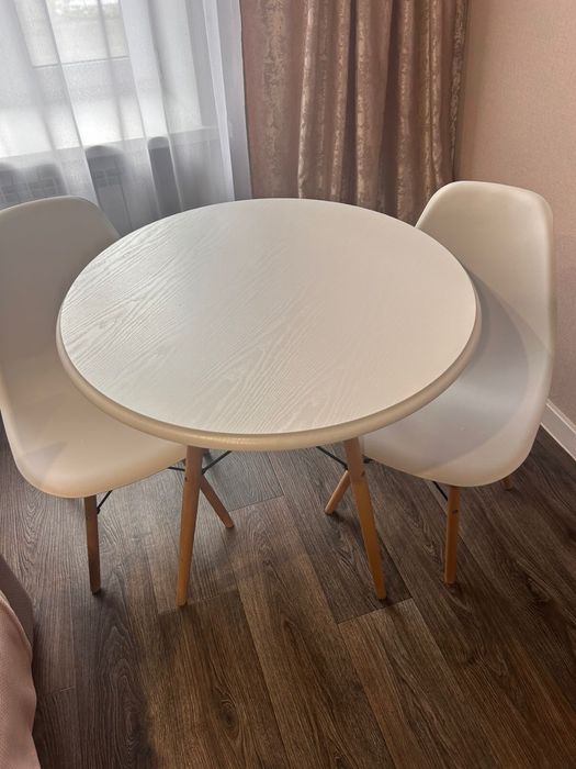 Мебель, стол и стулья