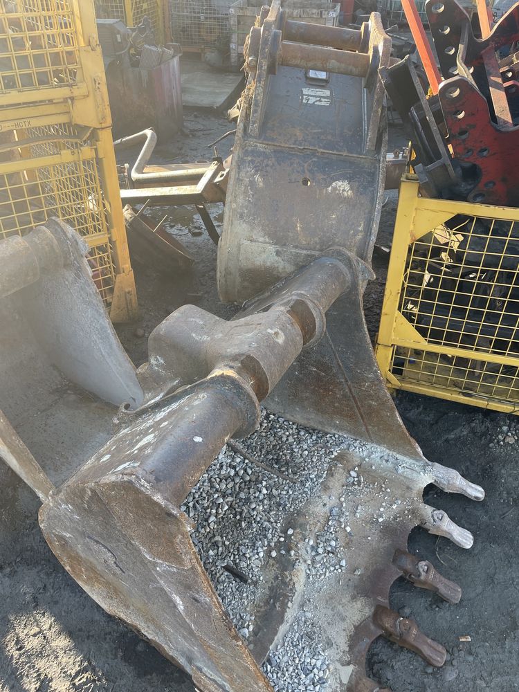 Excavator pe roti Komatsu PW130(5cupe)VARIANTE