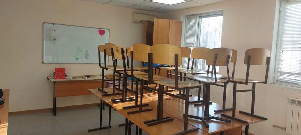 Шкаф, парта, орындык, стол сатылады келісім бар.