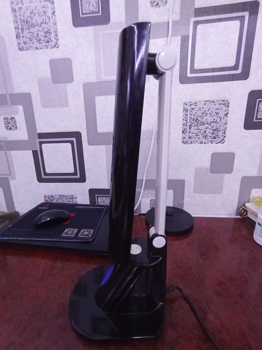 Настольная лампа