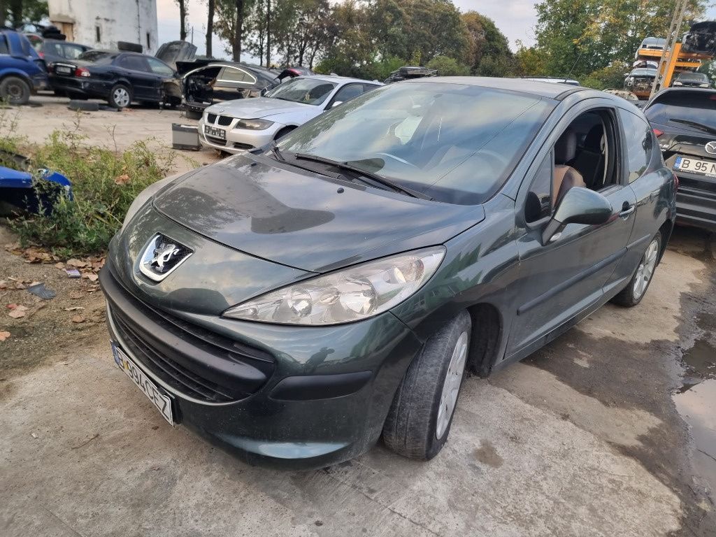 Dezmembrez Peugeot 207 motor 1.4 HDI  68cp 8HZ cutie de viteze panormic plafon bara dezmembrari