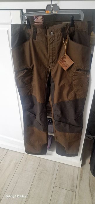 Pantaloni harkila