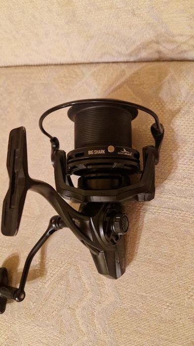 Vând 2 Mulinete East Shark