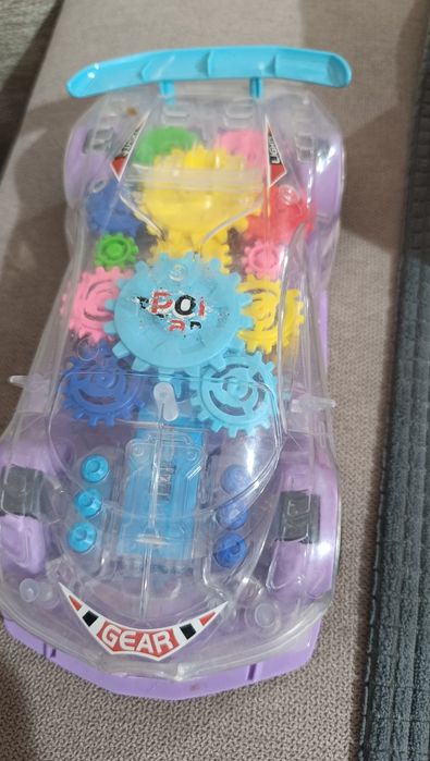 Mașina cu lumini și sunete rotite care se învârt interactiva