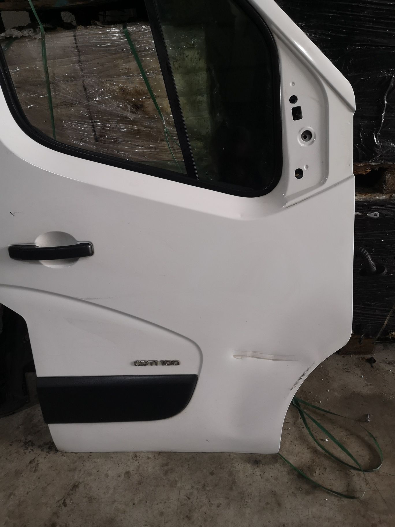 Ușa dreapta fata Renault Master Opel movano 2016 cu defecte