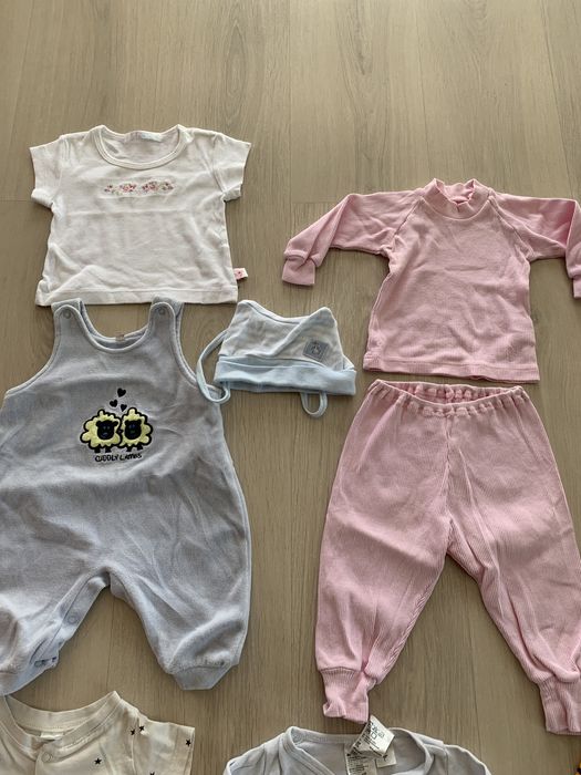 Vand lot haine(1-2 luni) ptr.fete(141).