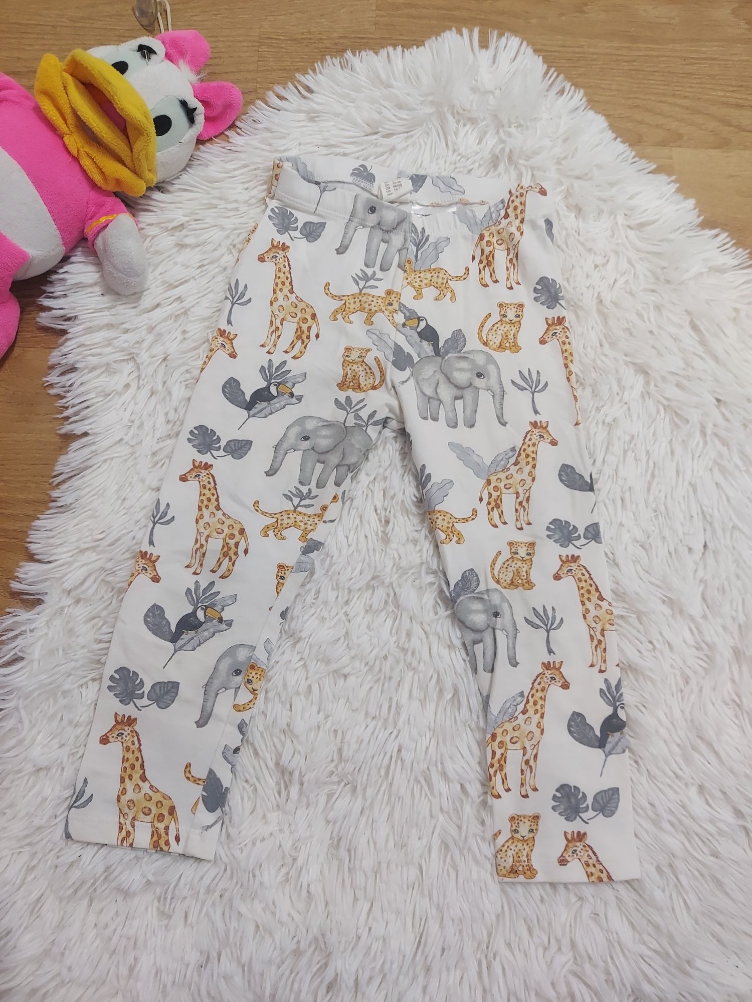 Set animale din jungla
Marimea 92
H&M
Stare impecabila
45 lei